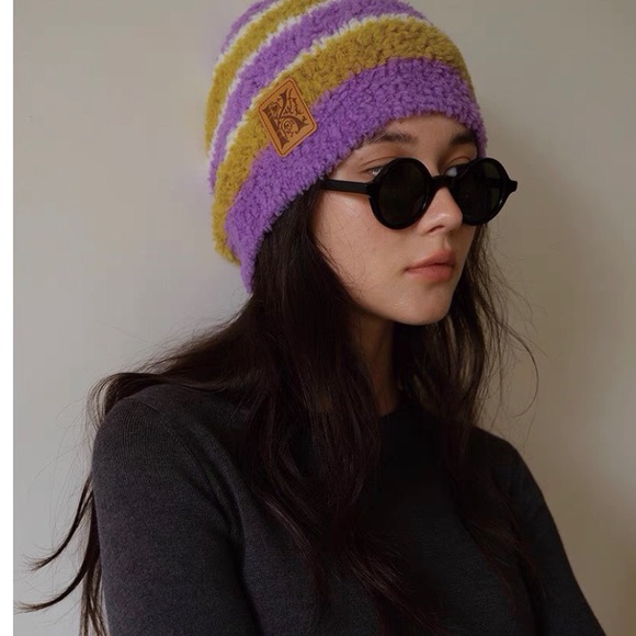 matching colorful jumper and beanie - Picture 2 of 3